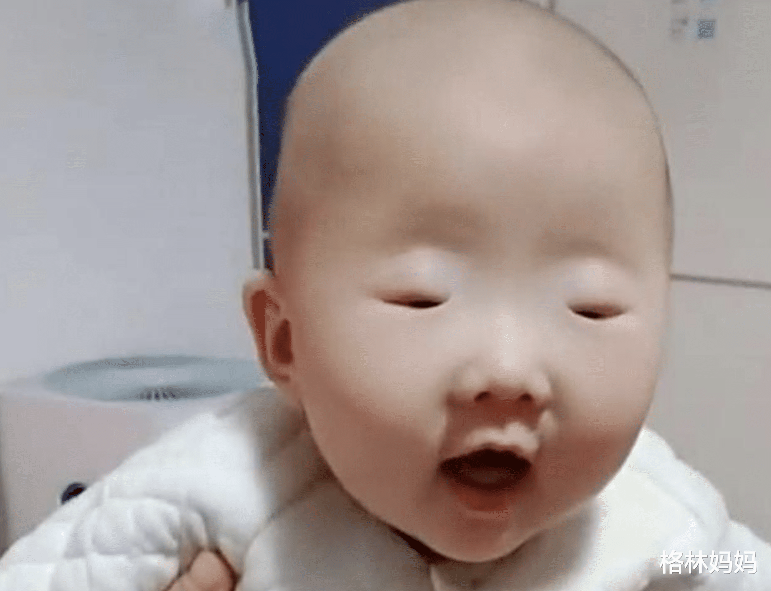 格林妈妈|37岁朱珠官宣产女，宝宝完美遗传梨涡和外貌，网友：赢在起跑线上