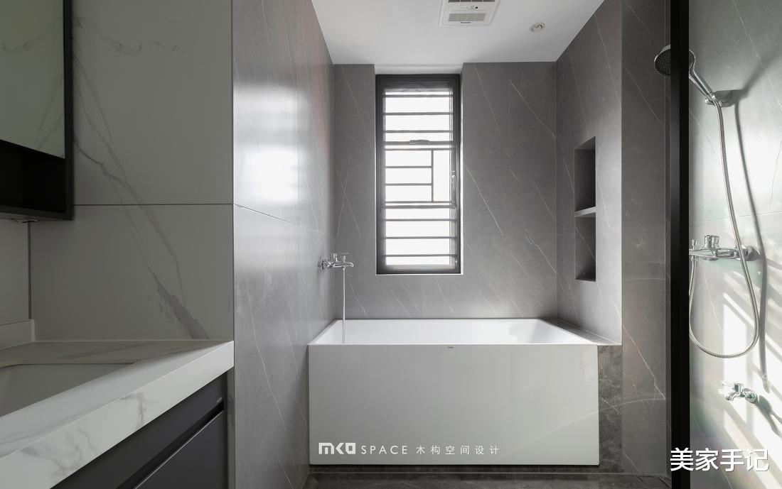 福建夫妇107㎡的家火了，仅凭一个客厅就圈粉无数，空间利用率超高