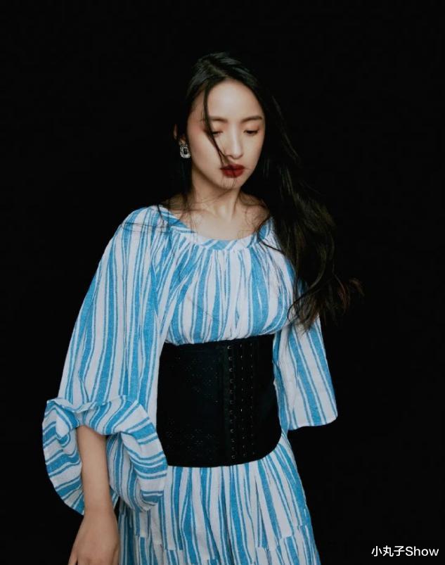 林依晨|林依晨产后现身好友演唱会，大冬天穿短裤，自曝喂养母乳保持身材