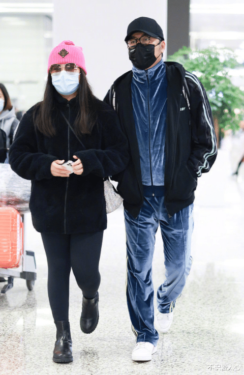 王岳伦|王岳伦带女儿回家阵仗大!请保镖开路禁止拍照,大手一挥赶走路人