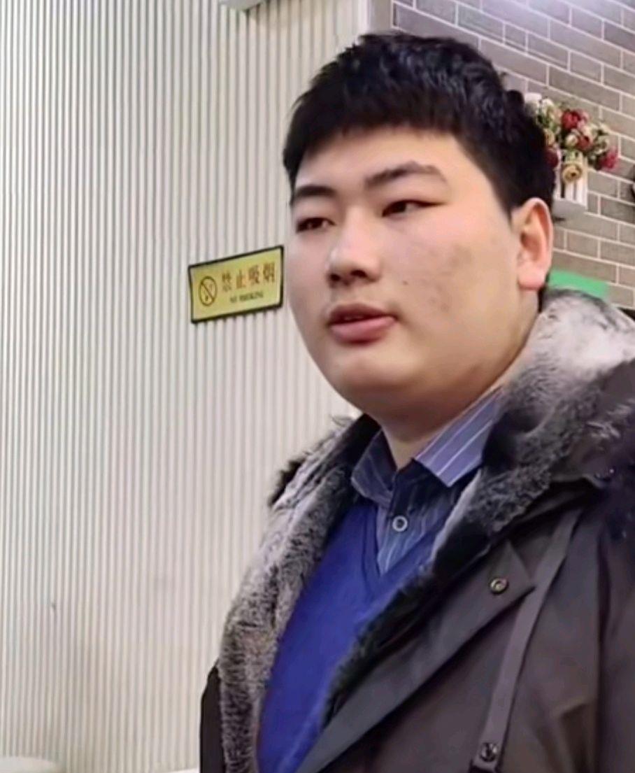 刘德华|陈亚男在撒谎？粉丝专程劝小伟别犯糊涂了，大衣哥低头小声回应