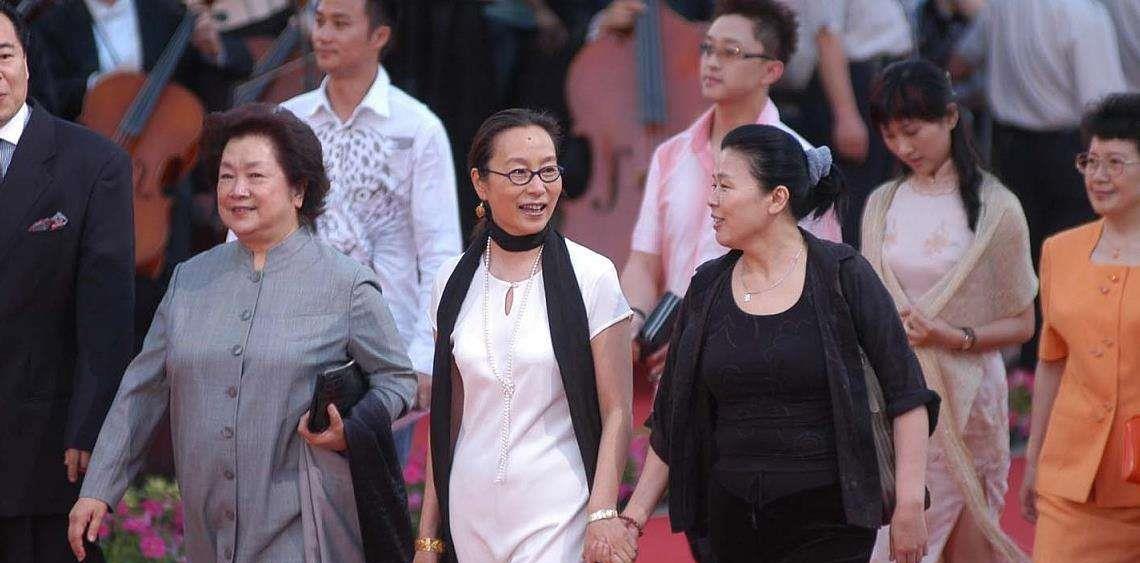 奚美娟|奚美娟：流产后再次怀孕却被周野芒抛弃，丈夫转身娶了“琼女郎”