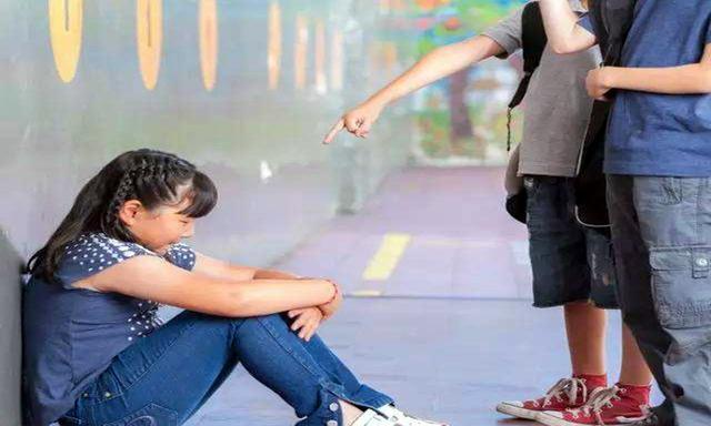 宋祖儿|宋祖儿“超常发育”惹争议，礼服尽显窈窕身姿，评论区却污言秽语