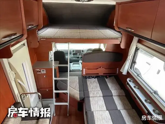 房车|丰田四驱轻卡房车，柴油动力自动挡，长度仅4.9米内部空间却很大