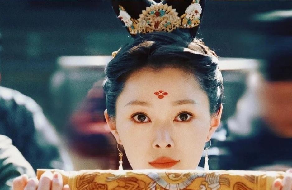 宋轶|风起洛阳：明明是一颗老鼠屎坏了一锅粥，央媒却夸宋轶毫无违和感