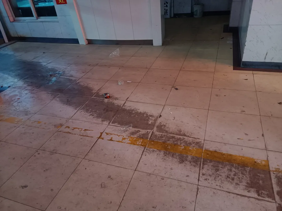 蚌埠论坛 物业连夜跑路?蚌埠某小区一片狼藉,责任在何方?