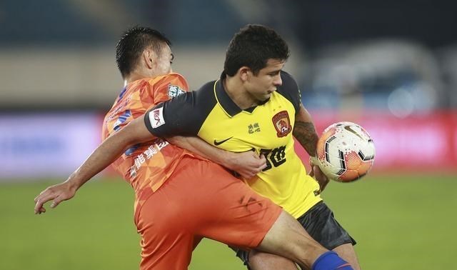 |申花重建可学习国安，泰山改变效果明显，职业足球非人情俱乐部