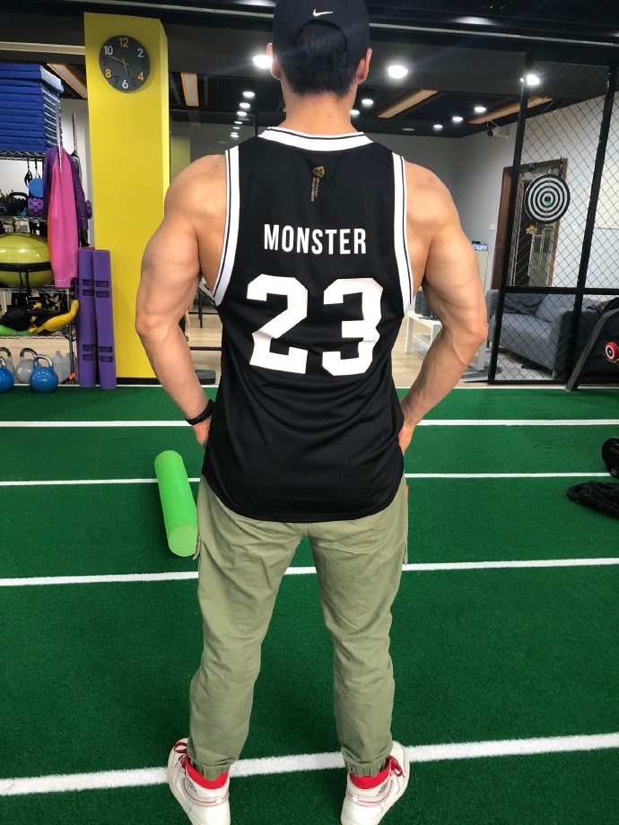 健身圈一哥|胸肌练到拉丝，麒麟臂壮到爆青筋，这样的贴身健身私教棒棒哒！