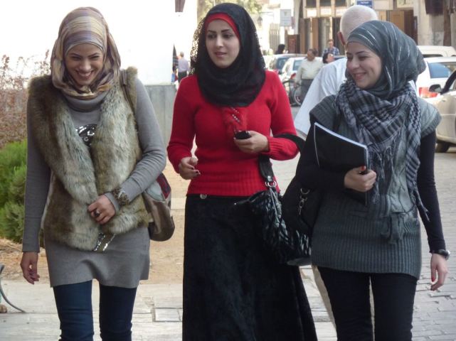 打瞭9年內戰，敘利亞女性有多慘？在黑市被明碼標價，隻值65元-圖6