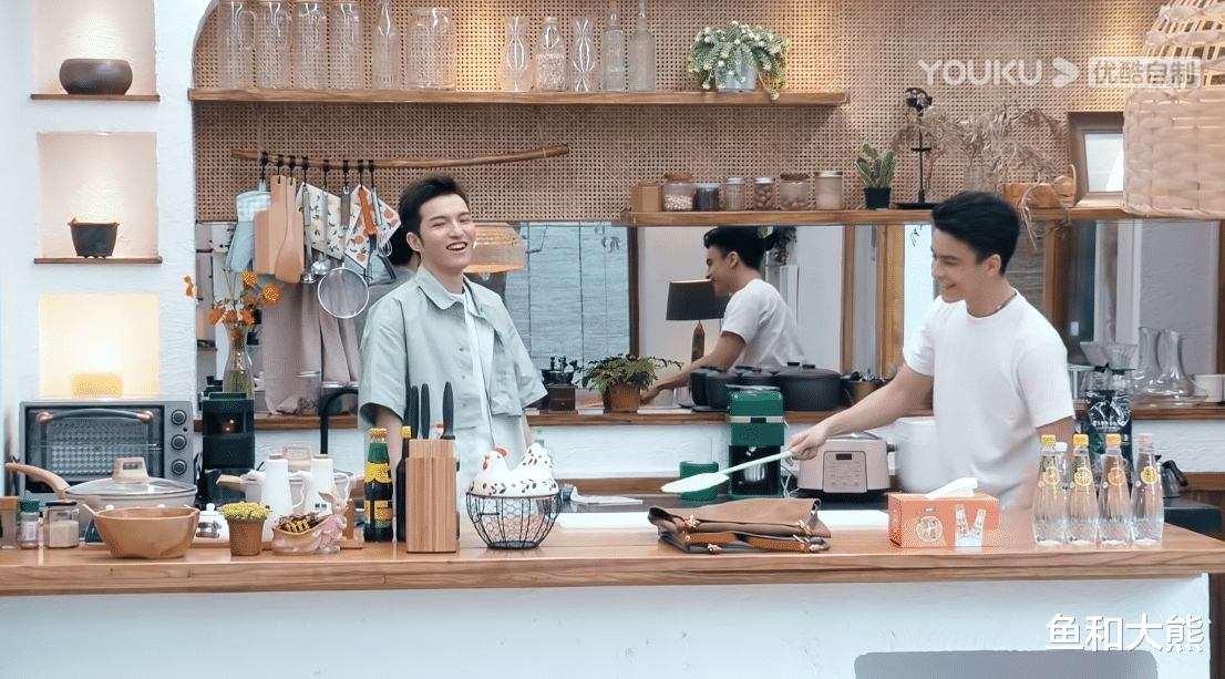 我们恋爱吧|《我们恋爱吧》男4出场搅乱局势，阿霜瞬间转移目标，恐两头落空