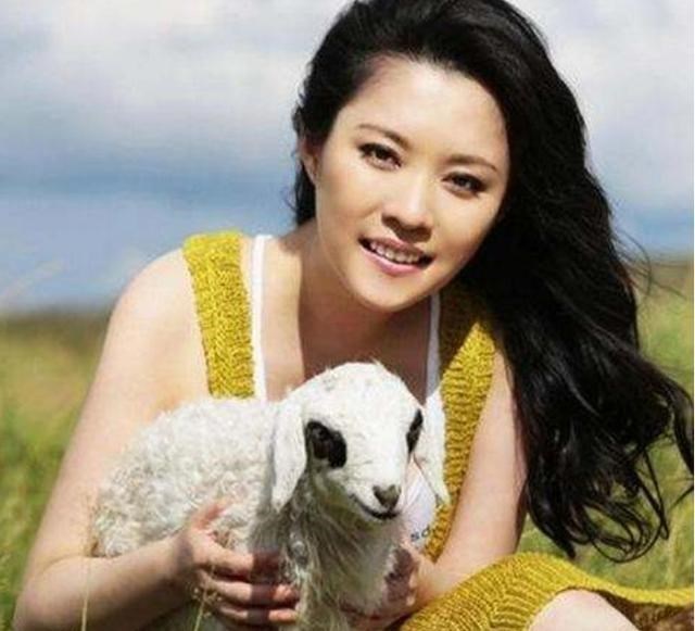 |央视美女主持紫凝，主持16年零绯闻，如今38岁感情一片空白