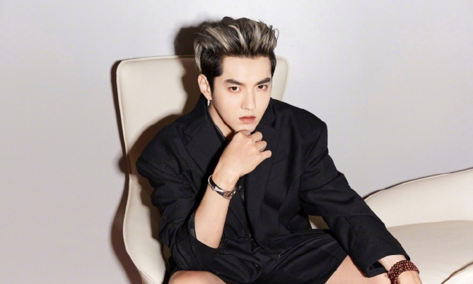 成龙|吴亦凡倒下港圈大哥崩盘，为何娱乐圈每次地震，背后总有个成龙？