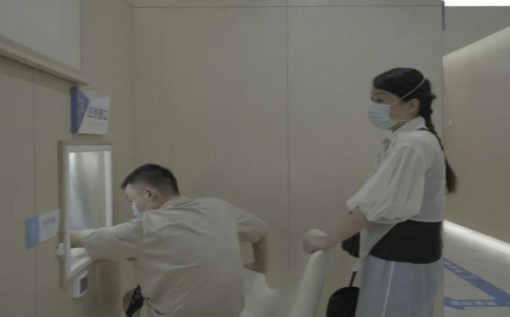 哲学筱筱|开庭在即，郭爸带着“慰问品”下乡送温暖，其意为何？