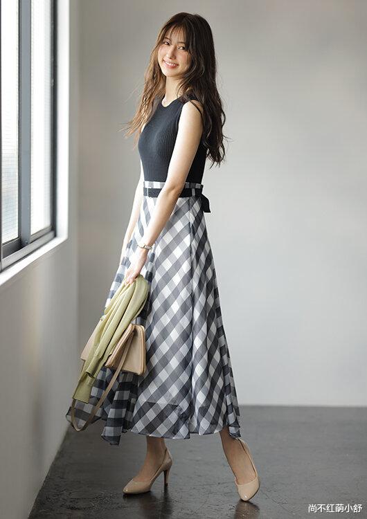 尚不红萌小舒|今年半身裙别瞎穿,认准这些“上短下高腰”技巧,巧妙显高又时髦