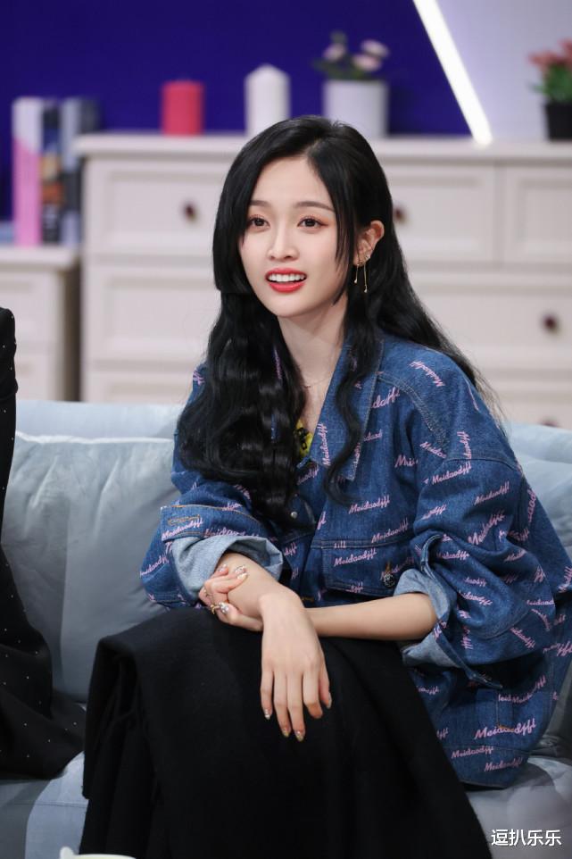 明星素颜|同是素颜，鞠婧祎半永久，吴宣仪最真实，被嘲后：我就是不想化妆