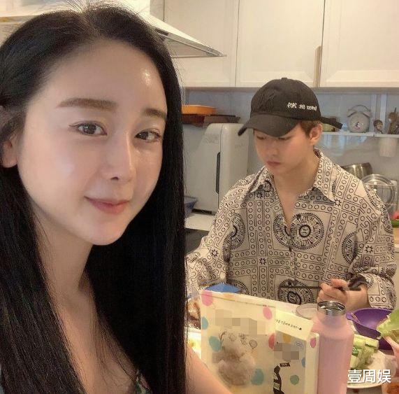 咸素媛|45岁咸素媛晒美照，割完双眼皮越来越自信了，网友：一脸高科技