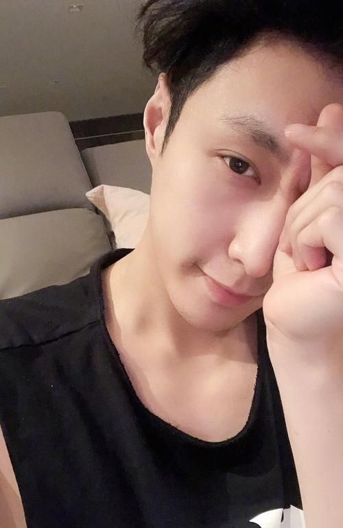 王一博|王一博：我卸妆了，许光汉：我卸妆了，宋亚轩：我化妆了？