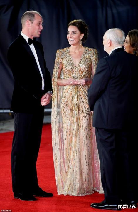 威廉|凯特披金光闪闪战袍高调痛击梅根，与威廉亮相首映礼，公婆来助阵