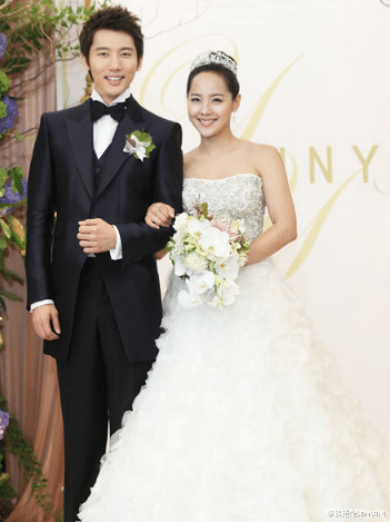 吴允熙|从国民顶流爱豆到《顶楼》吴允熙，40岁柳真依旧是颜值扛把子