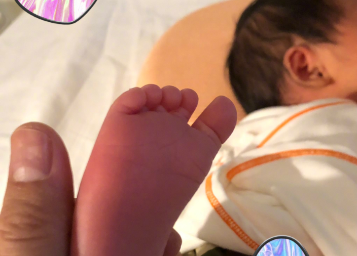 邵兵|林依晨刚出月子就工作，产后发福更加可爱，宝宝同样拥有的初恋脸