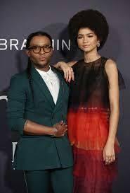 赞达亚|好莱坞新一代红毯女王！蛇骨露背装辣翻全网，身材逆天大长腿