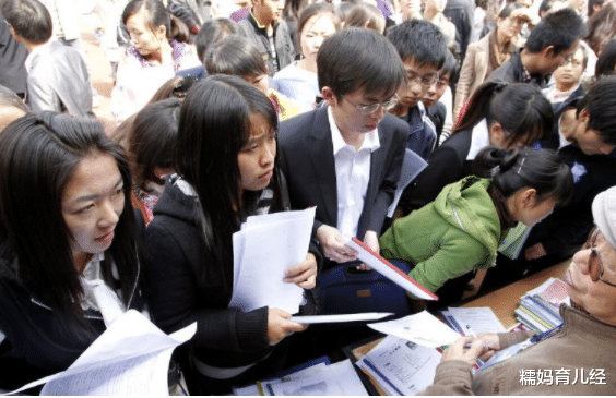 大学生|三本生扎堆考公遭嘲讽，如果三本生都能考上，读985还有意义吗？