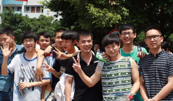 大学生 大学生间的“私下交易”，看似方便了自己，但“后续危害”可不小