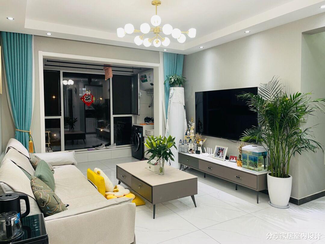 花了半年装修的新房，墙面刷网红灰效果真漂亮，很多邻居都羡慕！