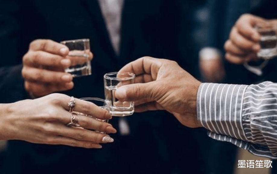 酒泉|酒局上轮到你敬酒，老实人才说“我敬您”，聪明人都说这三句话