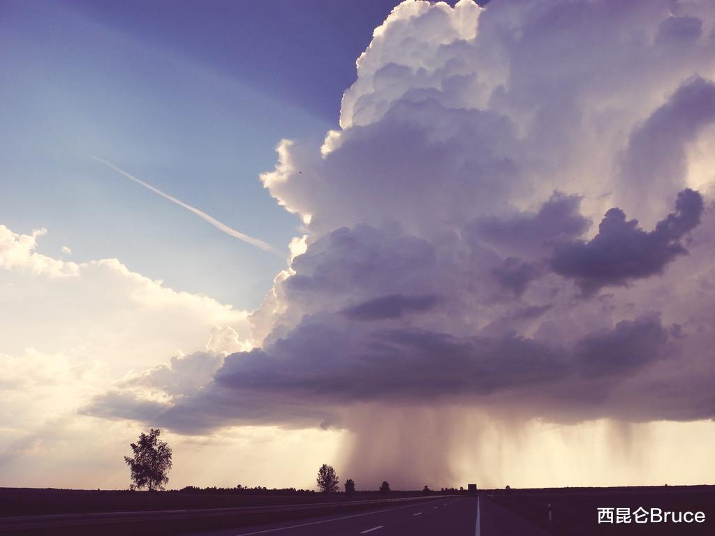 积雨云重量可达成千上万吨却不会垮塌,那成年人躺上去会掉落吗?