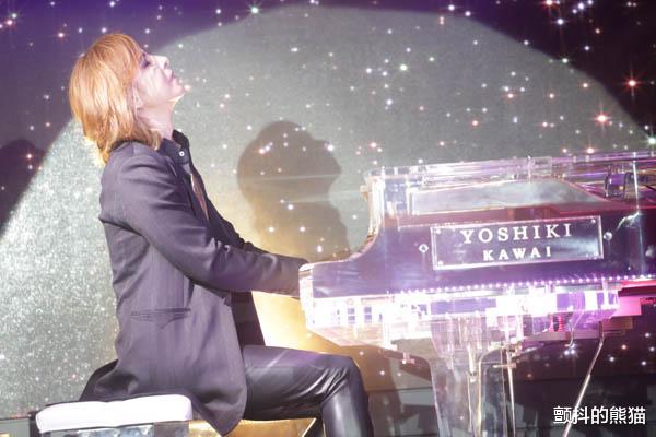 圣诞节|YOSHIKI圣诞老人登场~时隔二年重返日本