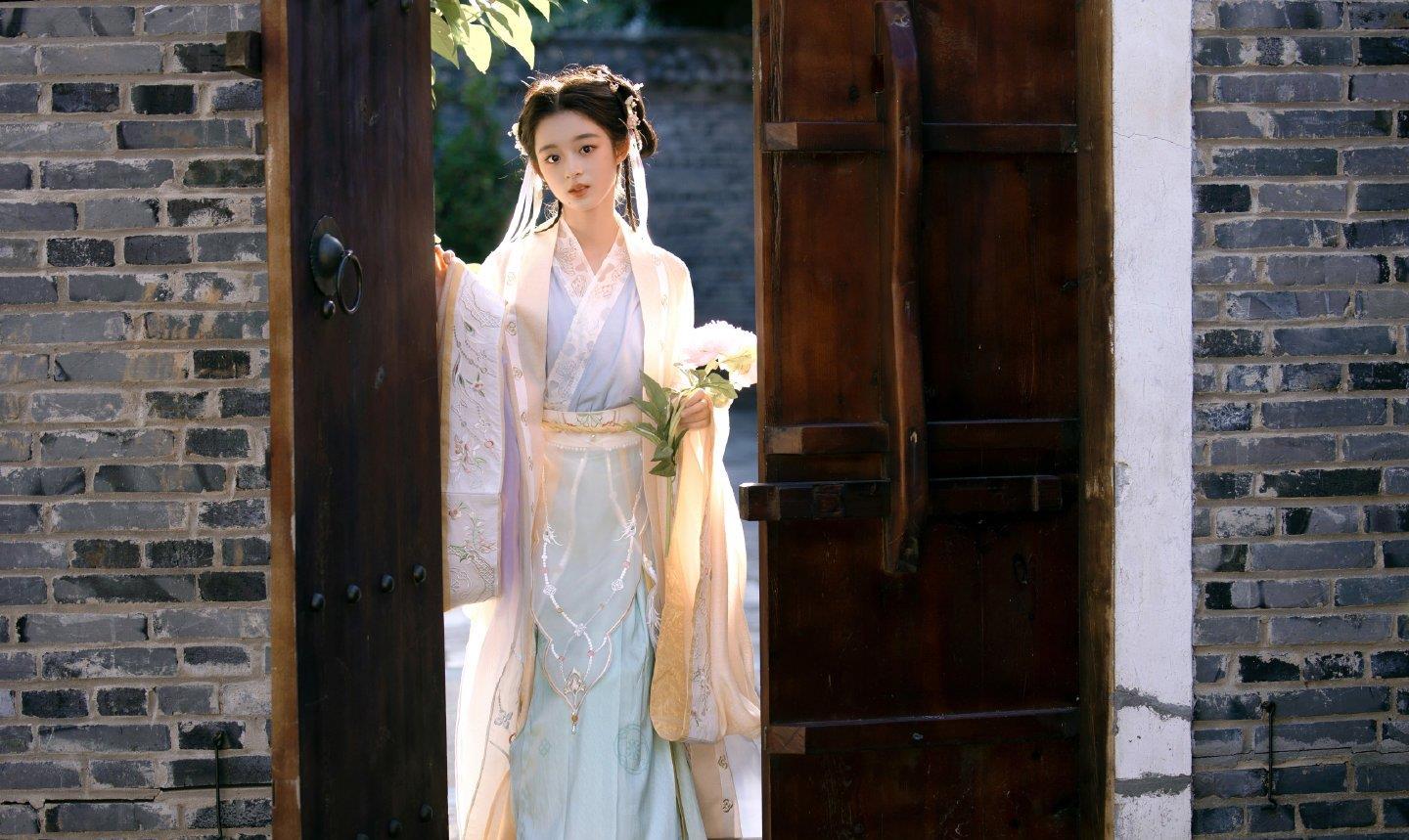 黄杨钿甜|才14岁，她这张脸的古偶适配度也太高了吧