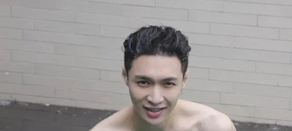 张艺兴|吴亦凡事件再次升温，曝出当初“排挤”张艺兴事件，退团时究竟发生了什么？