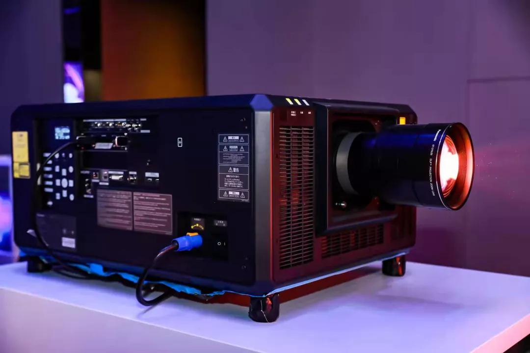 松下|艺见未来 看松下5万超高流明投影机