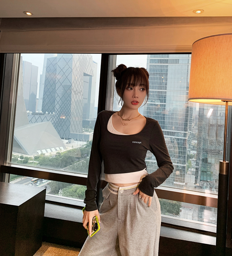 何有强|李小璐无戏可拍也折腾，假两件上衣配休闲裤宽松舒适，好身材惊艳