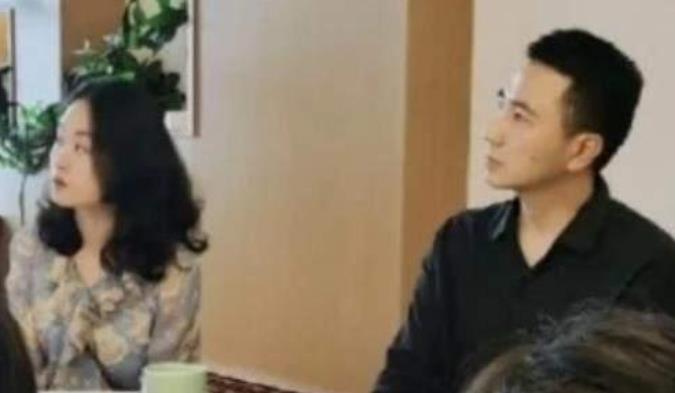 胖达美妆所|李亚鹏撇清跟兄弟堂关系,闭口不谈照片来源,赤脚干农活享受生活