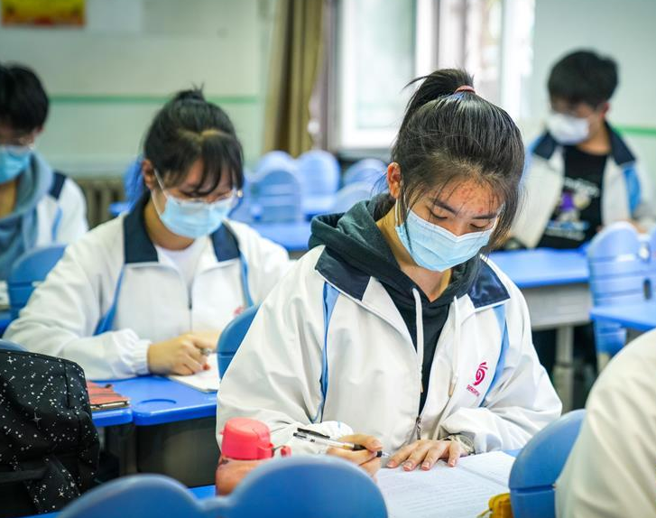 大学|高考后才明白的痛，“普通班”和“火箭班”差距很大，后悔选错了