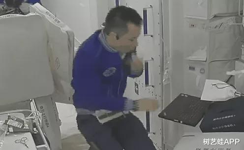 翟志刚教你太空洗头，完整版太空生活揭秘~