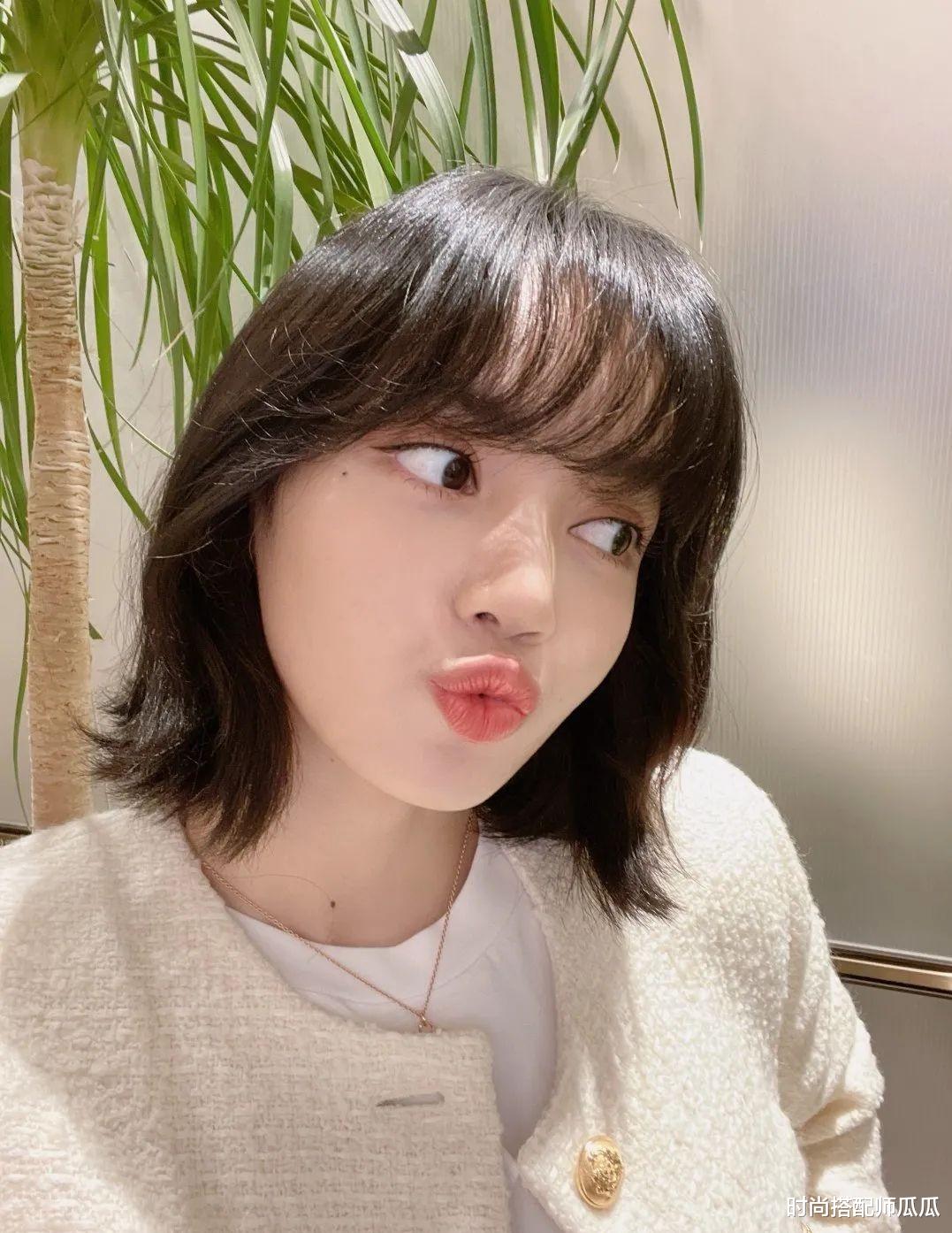 发型|若你今年50岁,建议别留长卷发了,显老!试试这3种短发,真减龄