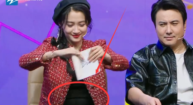 许敏|关晓彤脱外套却忘记收腹，看清小腹几层赘肉，才知鹿晗的眼光多毒