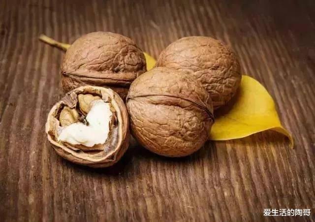 脑血栓|冬季预防脑血栓,少碰4种食物,记住3多3少,远离疾病,健康过冬