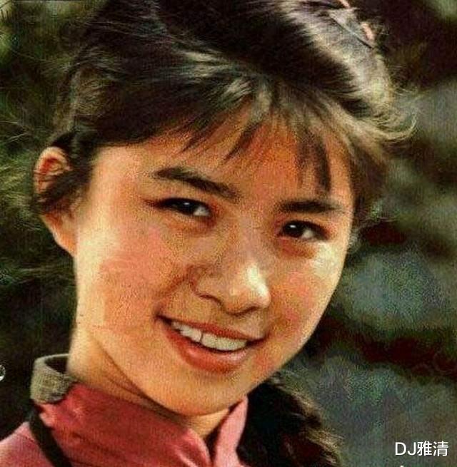 80年代|80年代十位清纯玉女明星，如今同演荧幕母亲，谁转型成功？谁仍在“装”？