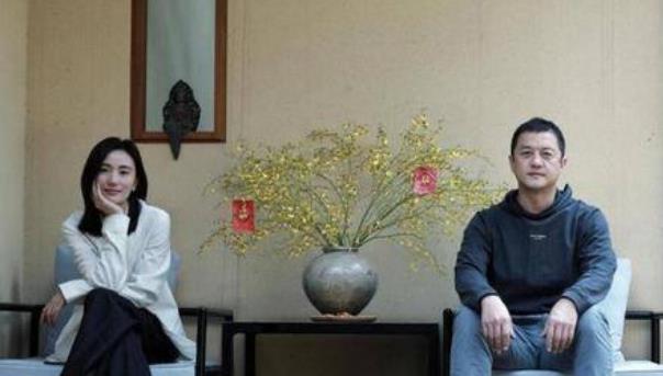 胖达美妆所|李亚鹏撇清跟兄弟堂关系,闭口不谈照片来源,赤脚干农活享受生活