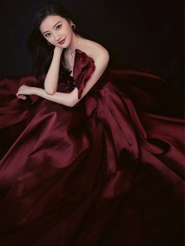 景甜|景甜不愧为“人间富贵花”,冰肌雪肤,性感迷人,绝色佳人!