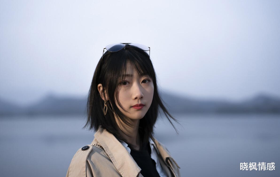 晓枫情感 女人出现这些“身体语言”,其实是在暗示你追求她