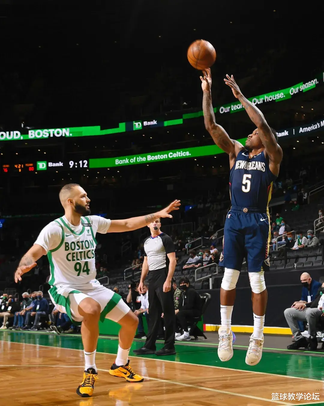 凱爾特人隊|史上最爛首秀！10投0中+0分2板2斷2帽！5年8500萬！扎心啊