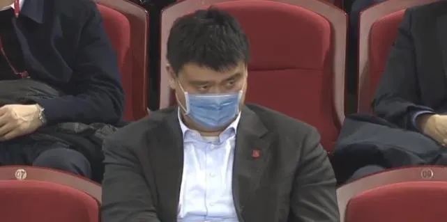辽宁男篮|辽宁赢球仍被骂！不防守+消极比赛，姚明场边看了直摇头