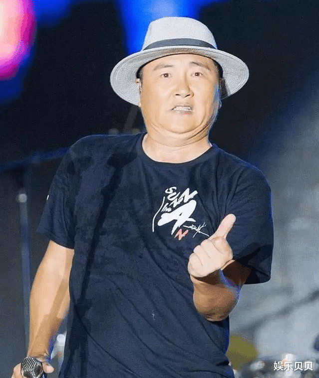 孙楠|52岁孙楠减肥成功!西服配围巾献唱元宵晚会瘦脱相,气质都变了