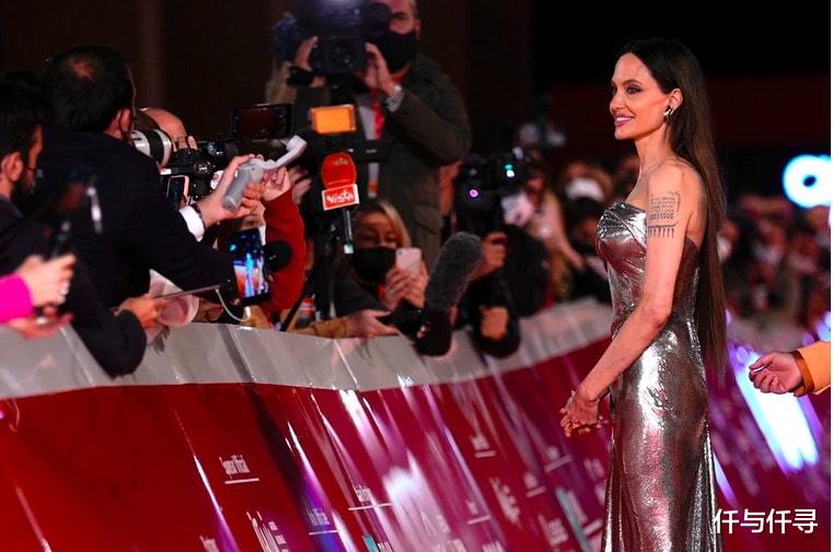 安吉丽娜·朱莉|朱莉红毯造型接发成败笔，长女希洛晒逆天长腿比妈女神装还吸睛
