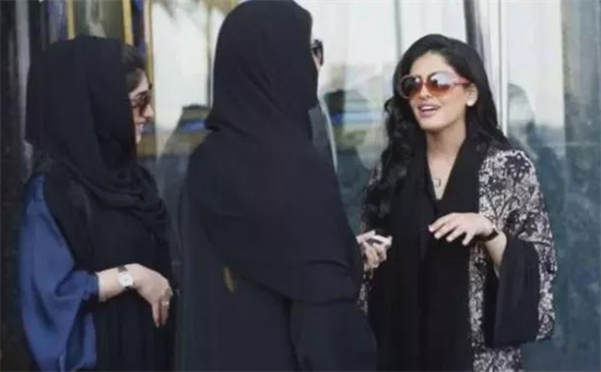 “深藏不露”的沙特公主們，人生唯一的任務就是花錢，但沒人羨慕-圖3